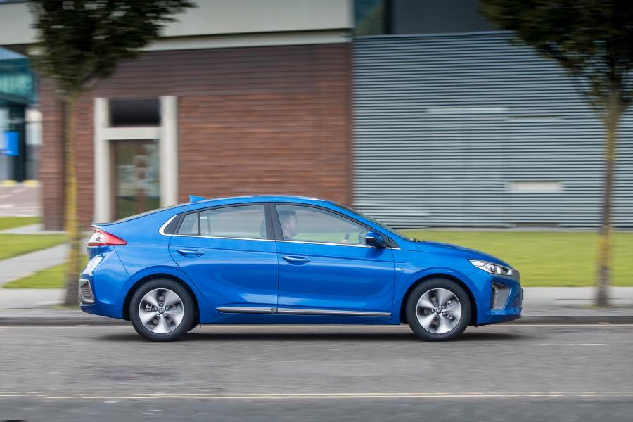  Hyundai IONIQ electric 2016 года  (UK) (фото 8 из 29)